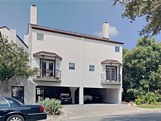 1500 Woodlawn BLVD Unit #202