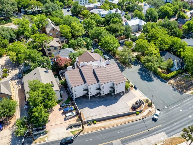 1500 Woodlawn BLVD Unit #302