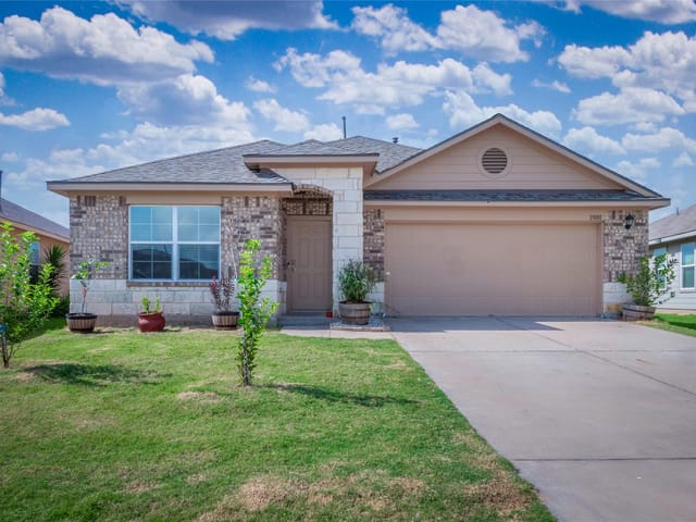 15001 Custis LN