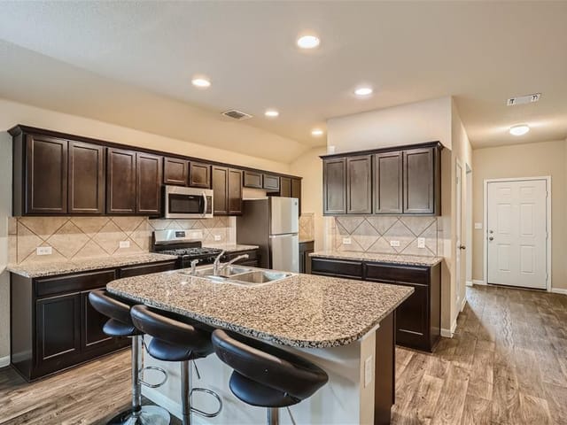 15004 Custis Ln