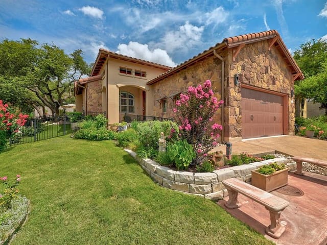 15005 Falconhead Grove LOOP