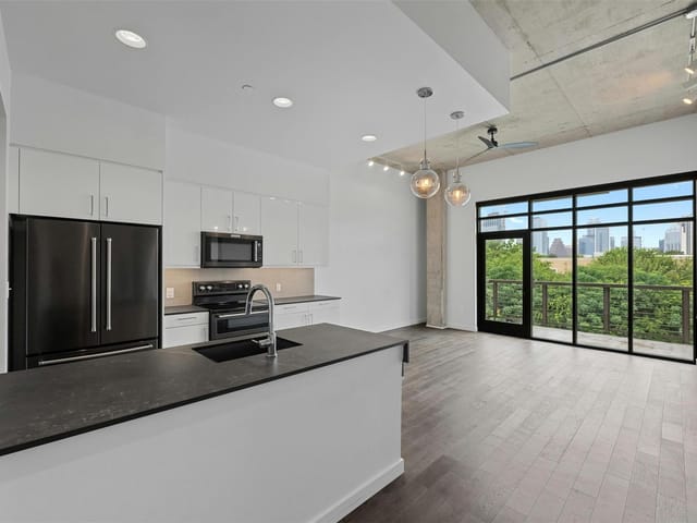 1501 E 4th St Unit #305