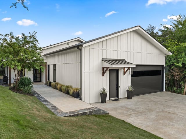 1501 E Lakeland Dr