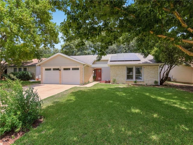 1502 Cricket Hollow Dr