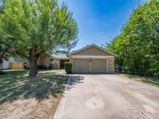 1503 Cricket Hollow DR