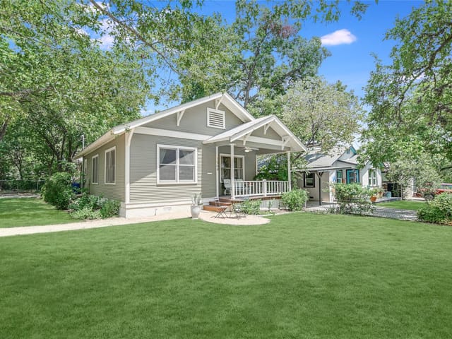 1504 Bluebonnet LN