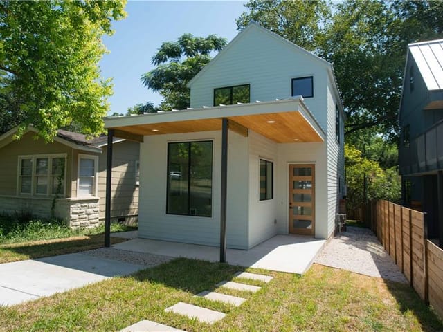 1504 E 37th St Unit #2