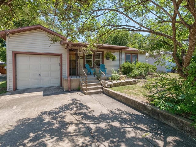 1504 Karen Ave