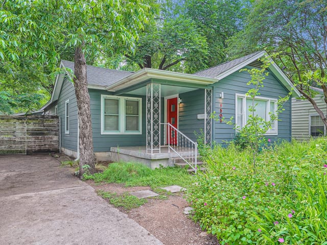 1505 Dexter St