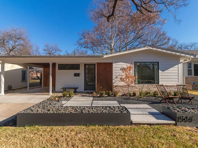 1506 Aggie Ln