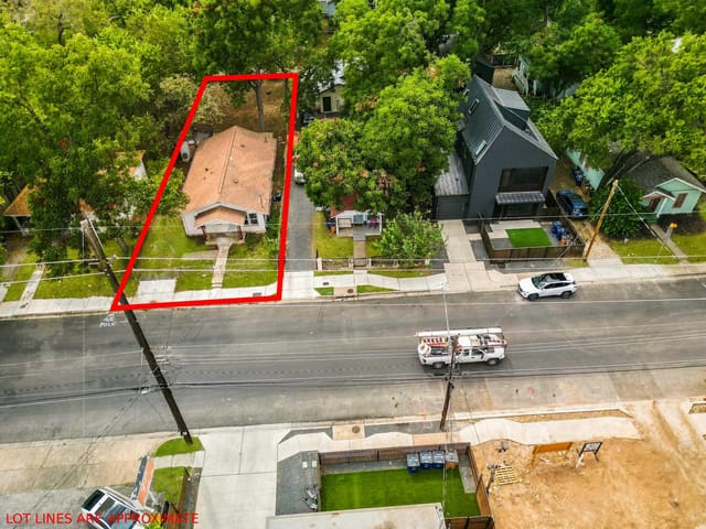 1507 1/2 Holly ST - property photo 1 - Luxury home in Austin, TX