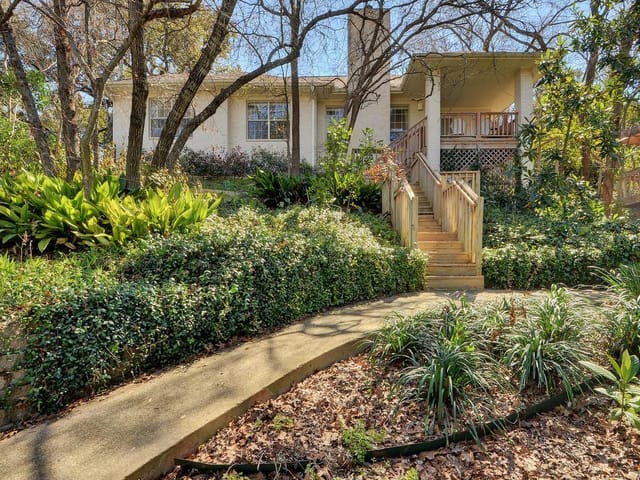 1509 Alameda DR