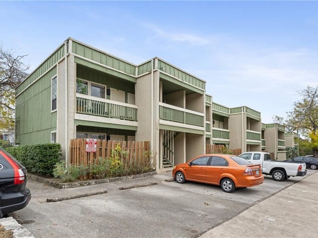 1509 W 39 1/2 St Unit #102