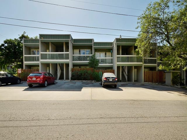 1509 W 39 1/2 St Unit #202