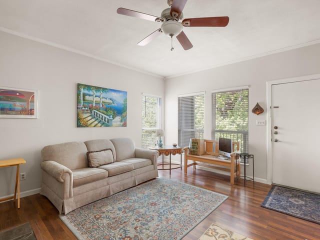 1509 W 39th 1/2 ST Unit #208