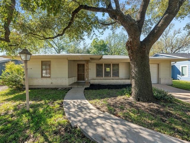 1511 VILLANOVA Dr