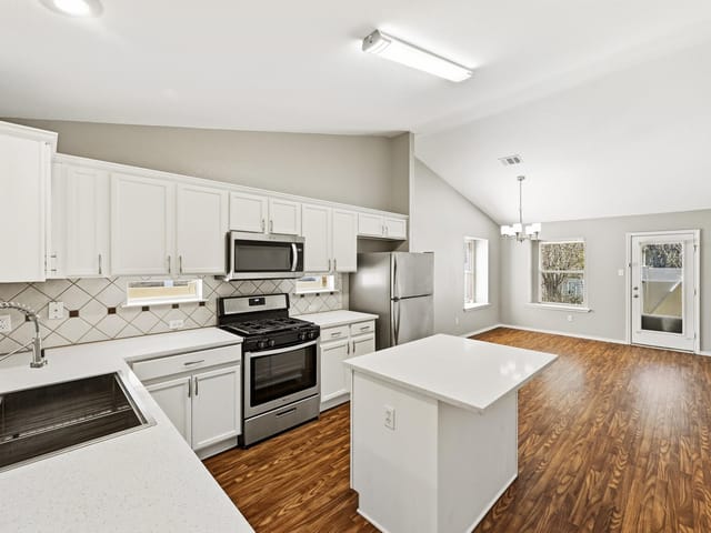 1513 Big Bend DR