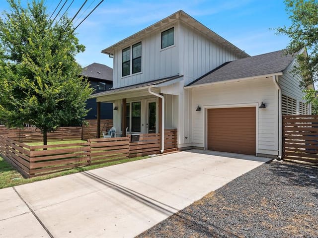 1513 Bluebonnet Ln