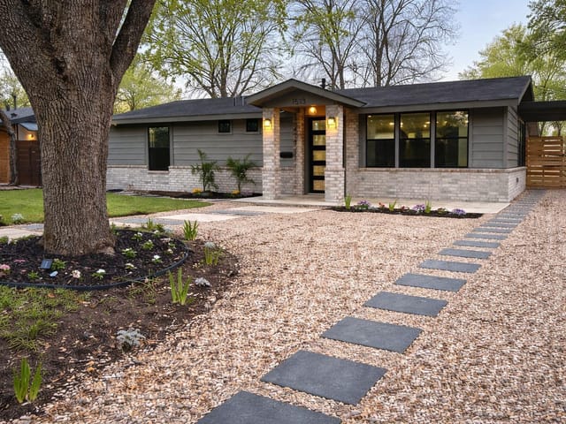 1513 Cloverleaf DR
