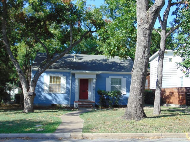 1513 W 32nd ST
