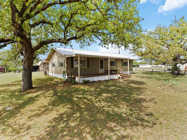 1515 Bee Ln