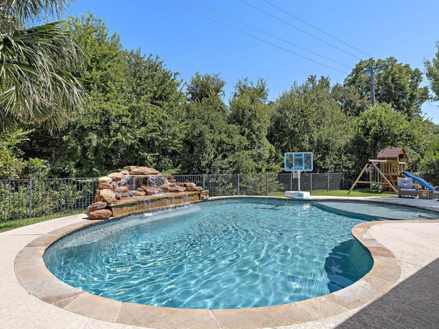 1515 Pinehurst LN