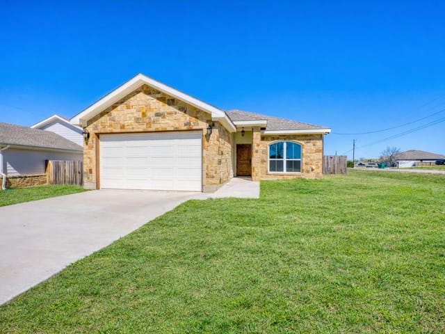 1516 Stonecrests DR