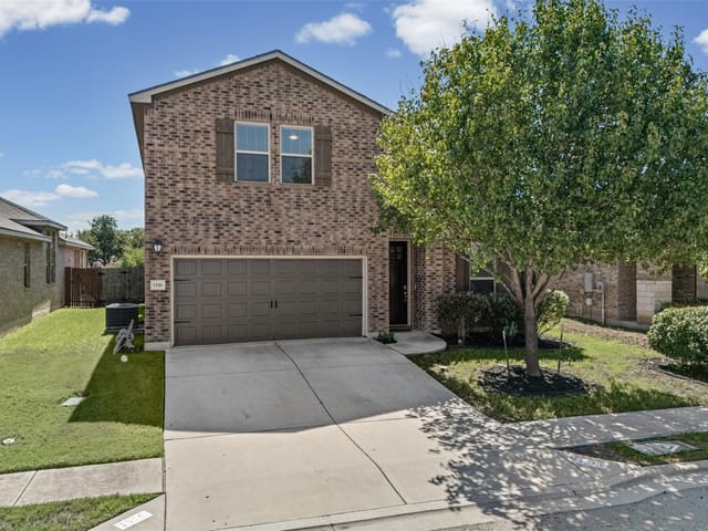 1516 William Bee DR