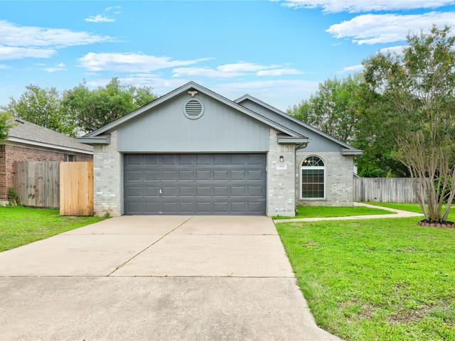 1519 Black Locust Dr E