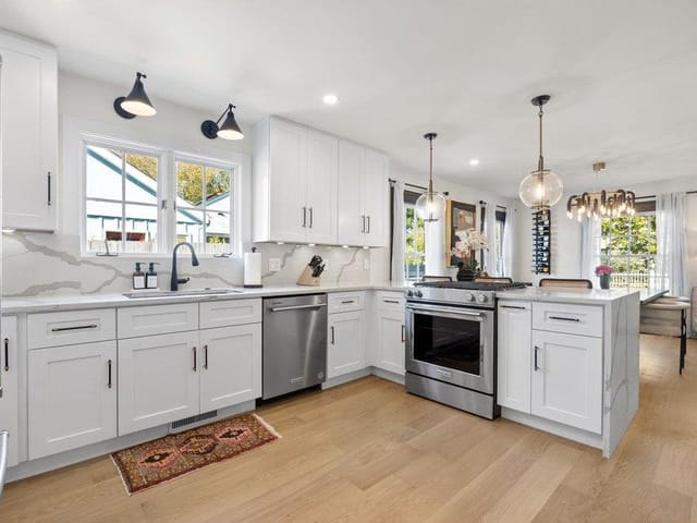 1519 W 29th St