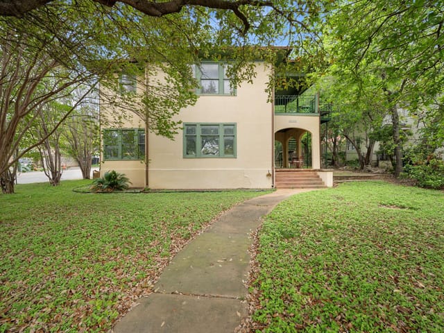 1520 Enfield RD