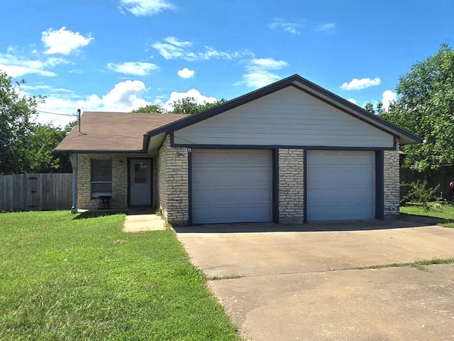 15208 Spring Hill LN