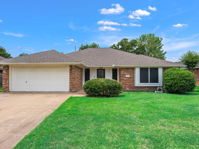 1521 Strasburg CIR