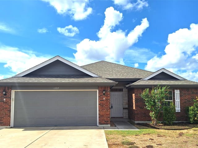 1522 Colton LN
