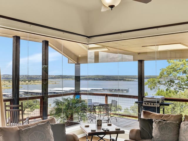 1525 Lakeside DR