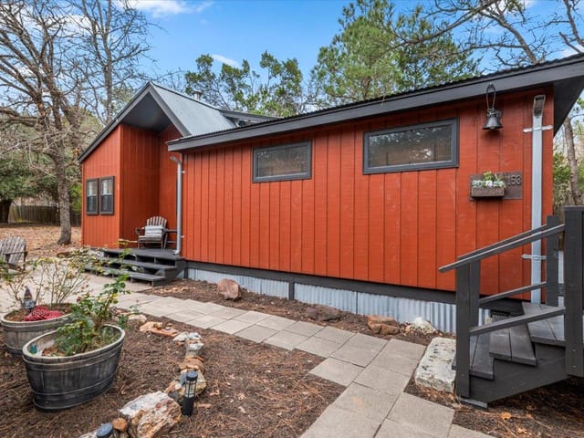 153 Old Wingo PL