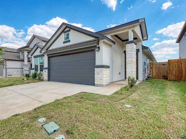 153  Woods Edge Ln