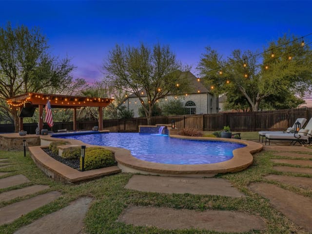 15301 Bandon Dr