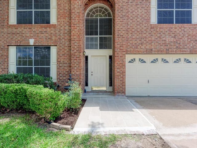 15405 Cadoz Dr
