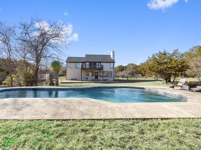 15501 Fox Run Dr