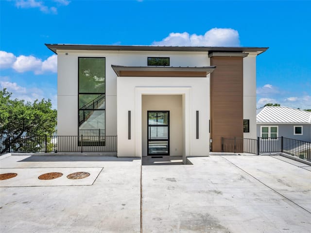 156 Skyline DR
