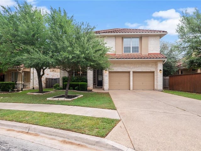 15601 Interlachen Dr