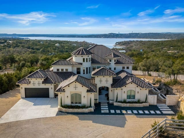 15608 Mary St