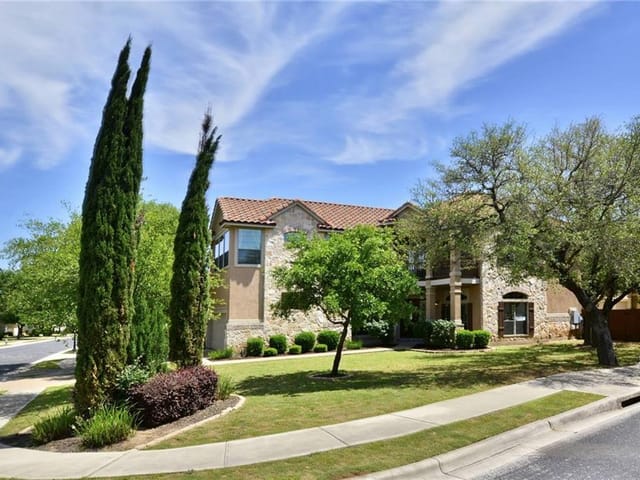 15633 Interlachen Dr
