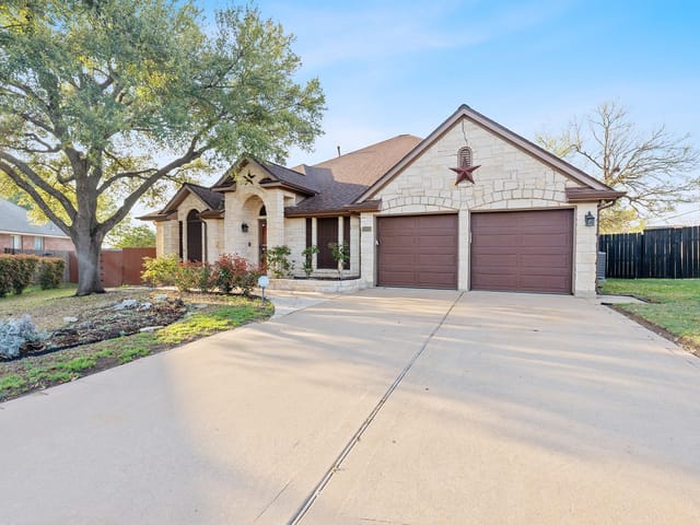 15835 Garrison CIR