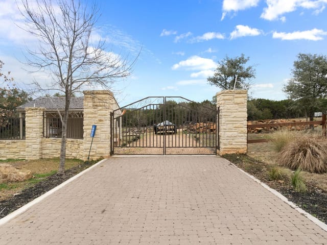 15902 Booth Cir