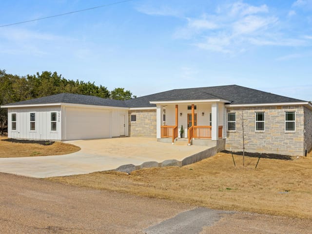 15920 Salado Dr