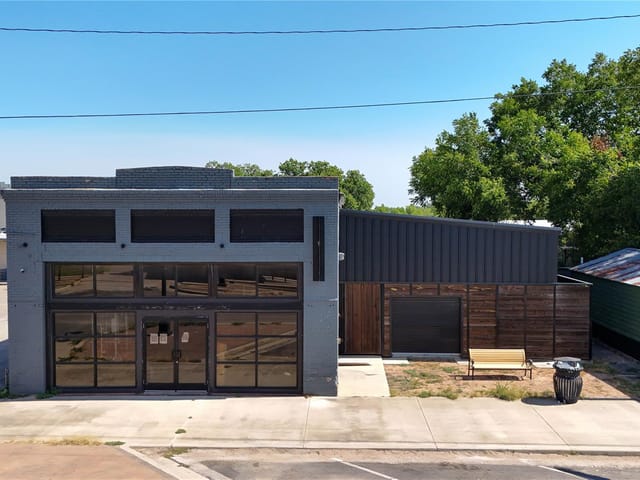16 E Main ST