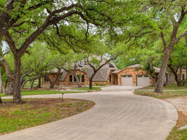 16 Tall Oaks Trl