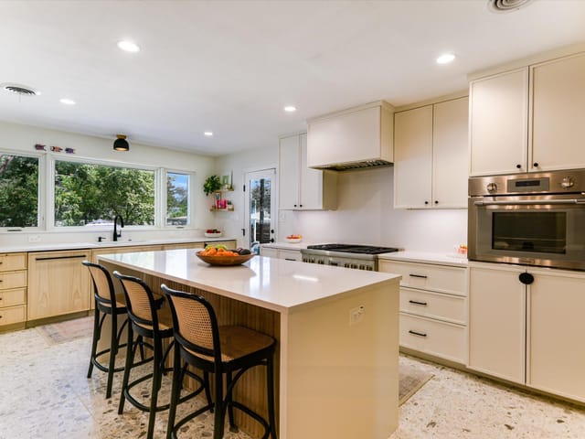 1600 Larkwood DR